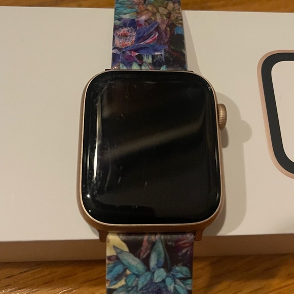COPY - SERIES 4 APPLE WATCH 44MM - Picture 4 of 8